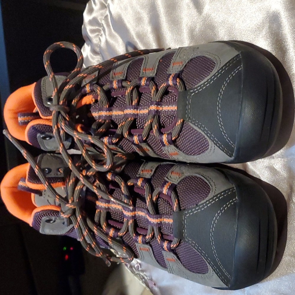 Clarks Womens Outlay South Nubuck Outdoor Sneakers Size 8.5 Gray Purple/ Orange